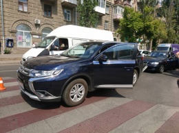 В центре Николаева дама на «Ланосе» въехала в «Мицубиси»