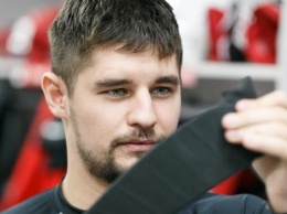 Российский хоккеист со сломанной ногой подарил команде победу