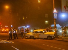 На проспекте Богдана Хмельницкого «Волга» насмерть сбила мотоциклиста и врезалась в столб