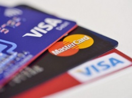 В оккупированном Крыму прекратили выпуск и обслуживание карт Visa и MasterCard