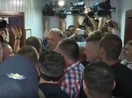 В суде по делу Януковича произошла потасовка