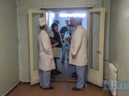 В Каменском группа людей напала на врача в больнице