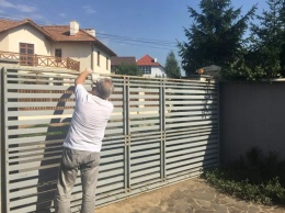 В Черноморске 6-летний ребенок погиб на глазах у бабушки, придавленный воротами соседей