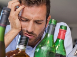 Энергетические напитки усиливают отрицательное влияние алкоголя на здоровье человека, - ученые