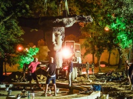 Греческий парк в Одессе: рабочие начали устанавливать «двуликий» фонтан. Фото