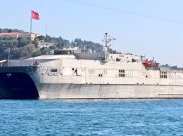 Десантный корабль США вошел в Черное море: названа причина