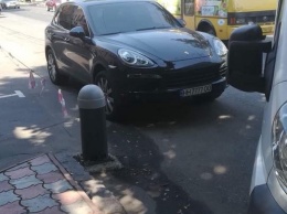 Машина руководителя внутренней безопасности в Одессе стала причиной конфликта с активистами (фото, видео)