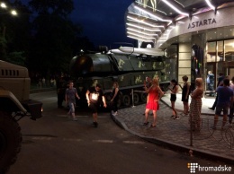 Ракетная установка зацепила и повредила бизнес-центр в центре Киева (ФОТО)
