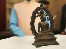 В Индию вернулась похищенная 57 лет назад статуя Будды