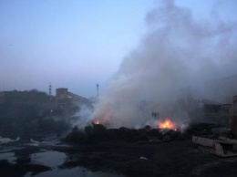 В Запорожье ночью полсотни пожарных тушили предприятие (ФОТО)