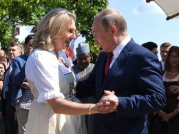 Как Путин веселился на свадьбе главы МИД Австрии Карин Кнайсль. Видео