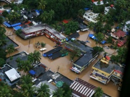 В Индии жертвами наводнений, непрекращающихся уже третий месяц, стали более 350 человек