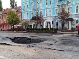 В центре Киева провалилась дорога