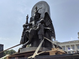 Козел с пентаграммой. В США сатанисты установили двухметровый памятник Бафомету