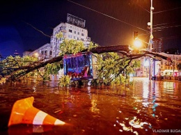 Киев под водой: появились новые эффектные фото погодного Армагеддона в столице