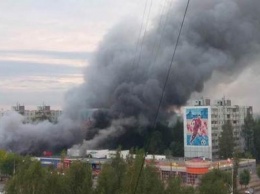 Урок не впрок: В Твери горит торговый центр «Фрукт»