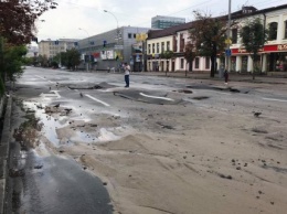 КГГА: причина затопления улицы Антоновича - прокладка теплосетей