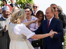 Украинцы перевозбудились после приглашения Путина на свадьбу главы МИД Австрии