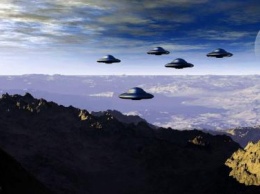 Готовятся к атаке?: В Аризоне запечатлели три НЛО, которые следили за землянами