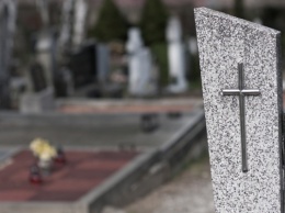 Ничего святого: на Днепропетровщине вандалы надругались над кладбищем