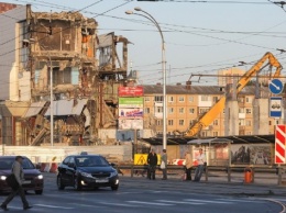В Кемерове завершили демонтаж сгоревшей "Зимней вишни", на ее месте обустроят сквер