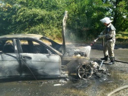 В Новомосковском районе на трассе сгорел Mercedes-Benz