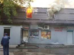 Пожар на Калиновой: горит спортивно-оздоровительный комплекс Viking (видео)