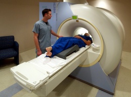 Увеличение скорости МРТ-сканирования при помощи обучающегося ИИ