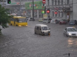 Как уберечь авто во время проливных дождей: советы экспертов