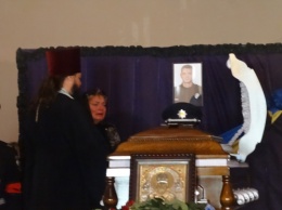 Мама полицейского, погибшего в Харькове: Он был добрым и хорошим мальчиком, его все любили (фото, видео)