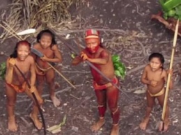 В Бразилии дрон снял дикое племя амазонцев