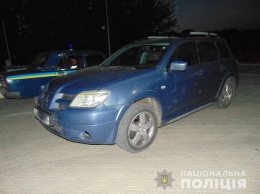 На Николаевщине заезжий бандит украл вещи из автомобиля, пока уставшие хозяева спали в салоне