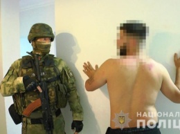 Полиция рaзоблaчилa банду, которaя легализировала инострaнцев в Укрaине