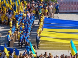 Четыре года подряд около 60% украинцев гордятся тем, что являются гражданами Украины