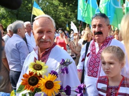 Возложили цветы и спели гимн: в Одессе официально начали празднование Дня независимости Украины. Фоторепортаж