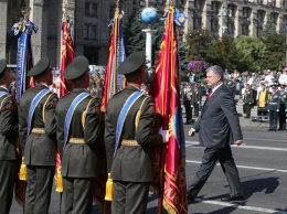 Порошенко о приветствии "Слава Украине, Героям Слава": От него мы чувствуем колоссальный подъем, а наших врагов корчит как чертей от ладана