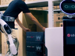 LG представила носимого робота CLOi SuitBot