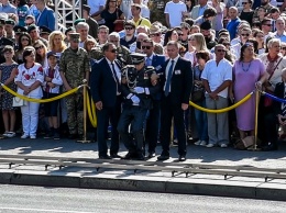 Солдат почетного караула потерял сознание во время речи Порошенко: появились фото и видео