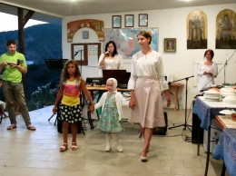 В алуштинском центре «Фавор» показали, как может выглядеть православная женщина