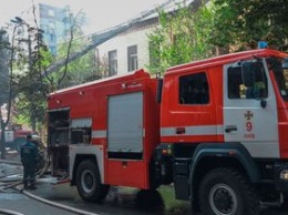 В Киеве на Святошино горела типография. По слухам, здание подожгли застройщики
