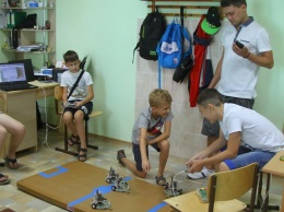 В Керчи начался футбольный чемпионат среди роботов