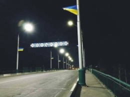 В сети показали праздничный вид моста в Мелитополе (фото)