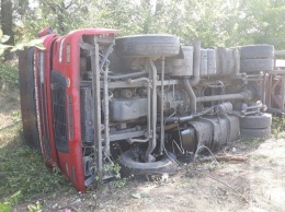 ДТП на Днепропетровщине: на дороге перевернулся бензовоз