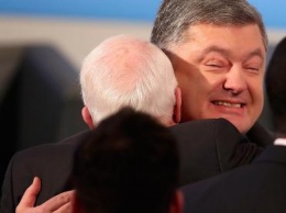 «Умер большой друг Украины»: Порошенко скорбит о смерти Маккейна