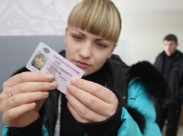 «Оригинально»: Россияне посмеялись над новыми водительскими правами