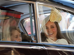 Принц Уильям и Кейт Миддлтон вместе с принцем Джорджем приехали в Шотландию
