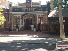 Президент Порошенко намерен отобедать в ресторане «Антрекот» - вокруг полно полиции и охраны