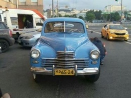 В Москве продают машины из фильмов о дочери Сталина и Высоцком