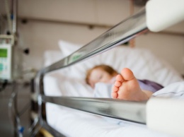 Cкандал в больнице: дети остались без врачей, появились откровения матери, которая похоронила маленького сына