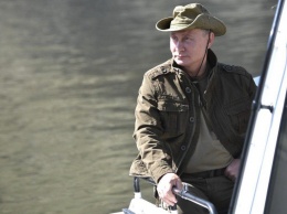 Путин в компании силовиков сплавился по Енисею